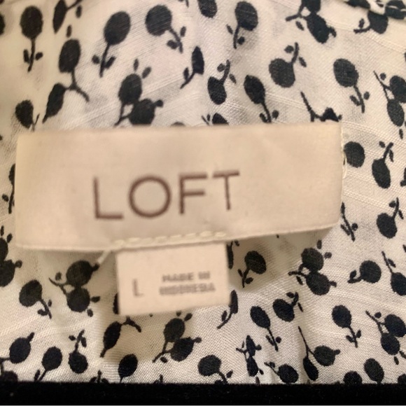 LOFT Black and White Pleated Viscose Sleeveless V-Neck Tank Top - Size Large - Picture 3 of 5